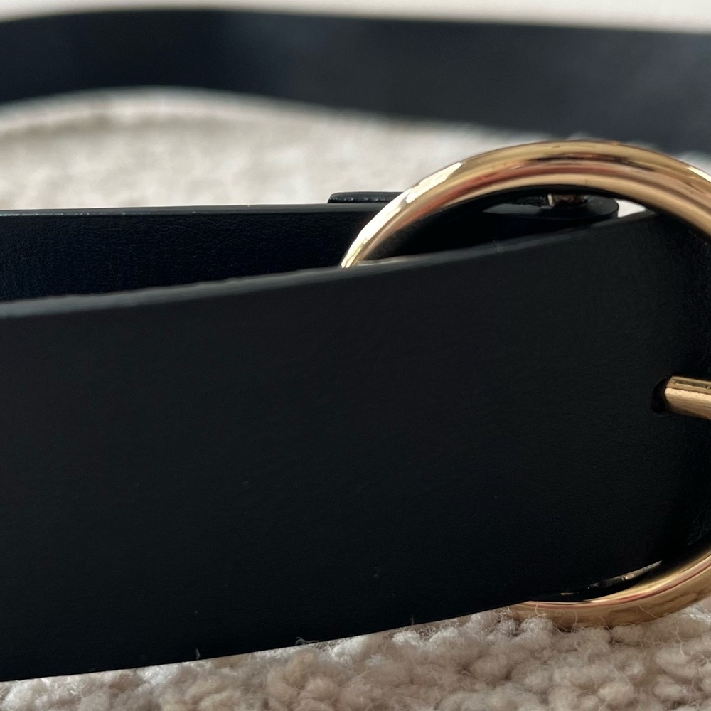 Black belt with golden ring; (size small/medium)